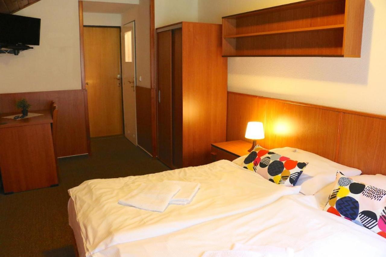 Hotel Maredis Rero Korenov Exterior photo