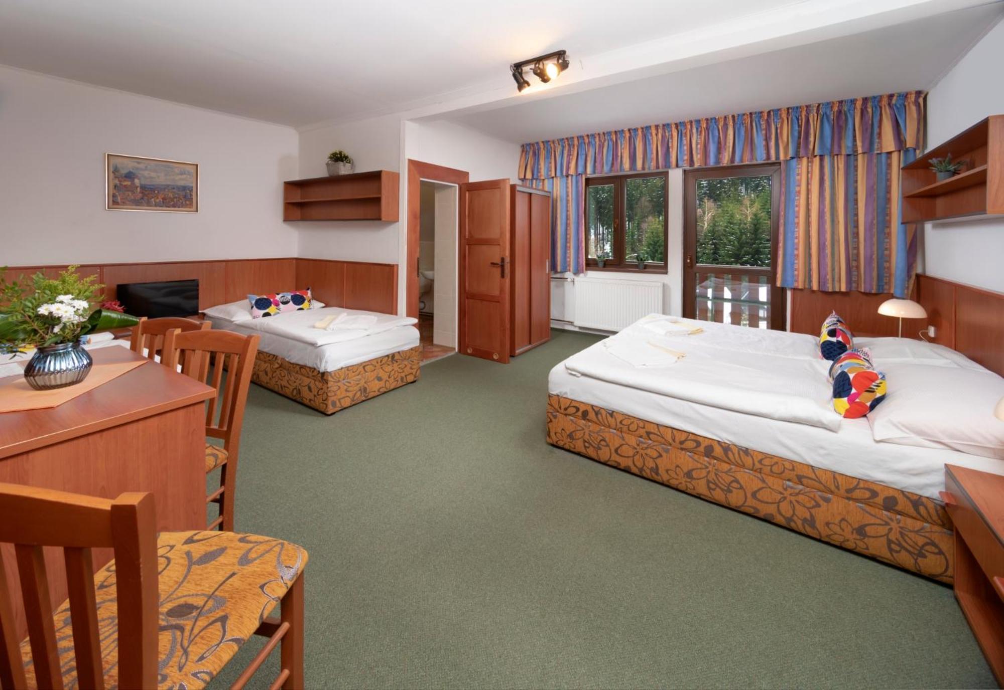 Hotel Maredis Rero Korenov Exterior photo
